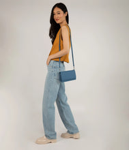 Load image into Gallery viewer, BEE PURITY 2 IN 1 CROSSBODY CLUTCH IN LYCHEE