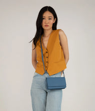 Load image into Gallery viewer, BEE PURITY 2 IN 1 CROSSBODY CLUTCH IN LYCHEE
