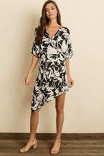 Load image into Gallery viewer, Abstract Flower Print Dress
