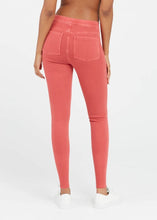 Load image into Gallery viewer, SPANX Nantucket Red Jeanish Leggings
