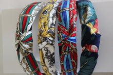 Load image into Gallery viewer, Chain Print Knotted Headband
