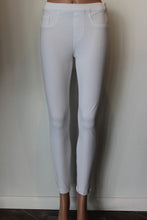 Load image into Gallery viewer, SPANX Ankle Jeanish Leggings
